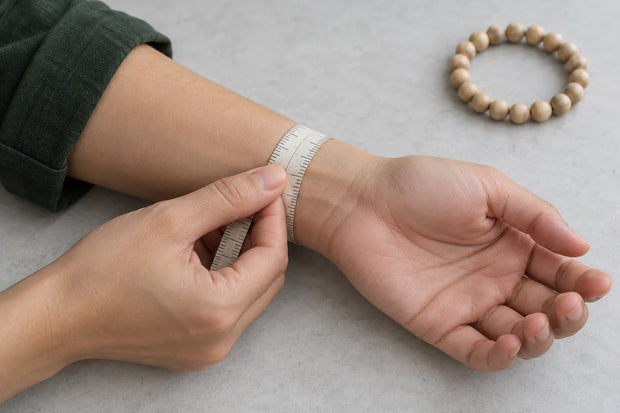 Illustration of a soft measuring tape resting around a wrist