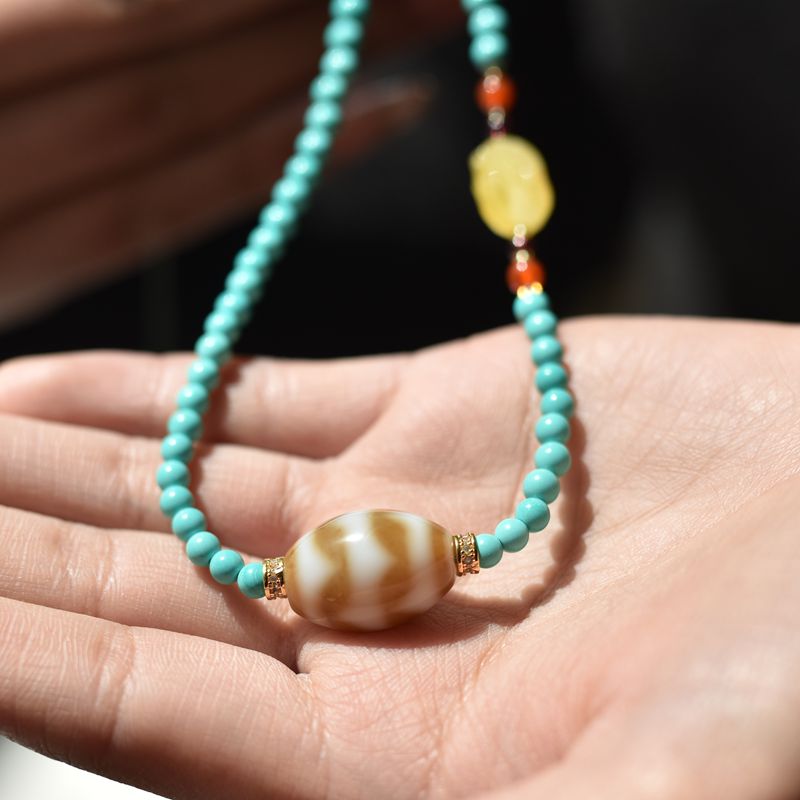 Magnesite and tiger's tooth and sky pearl ladies' collarbone chain - view 5