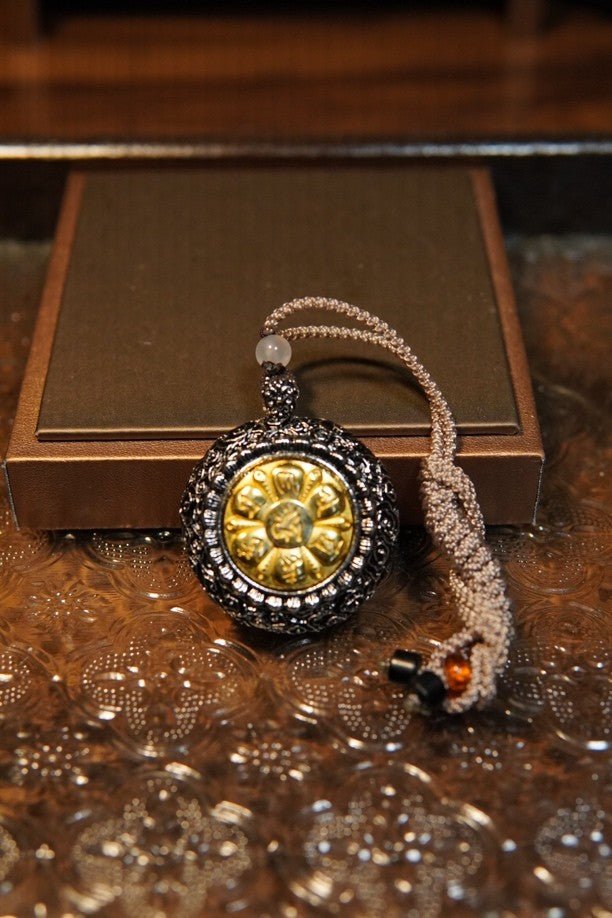 Yellow Jambhala Cinnabar Pendant – Monk-Blessed for Wealth & Prosperity — view 2